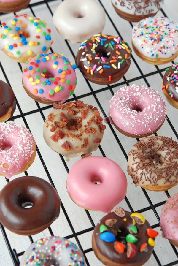 Mini Donuts: 100 Bite-Sized Donut Recipes to Sweeten Your "Hole" Day