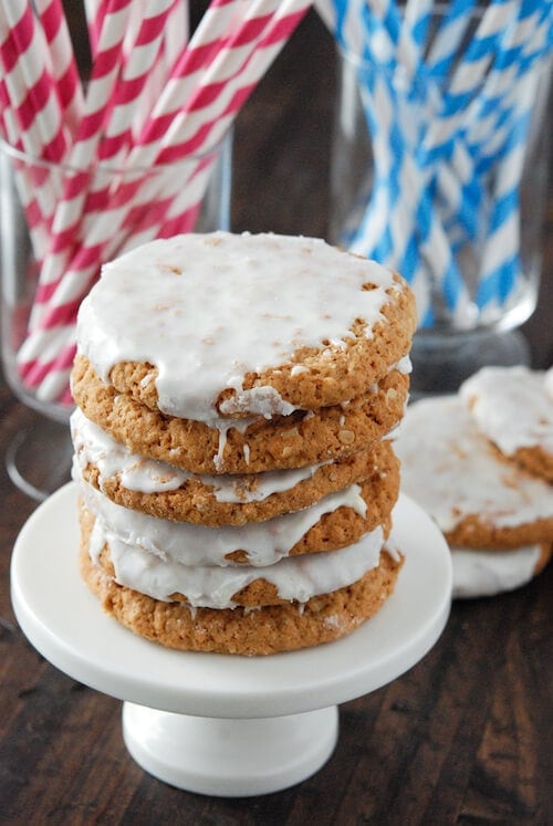 Old Fashioned Iced Oatmeal Cookies from www.thenovicechefblog.com