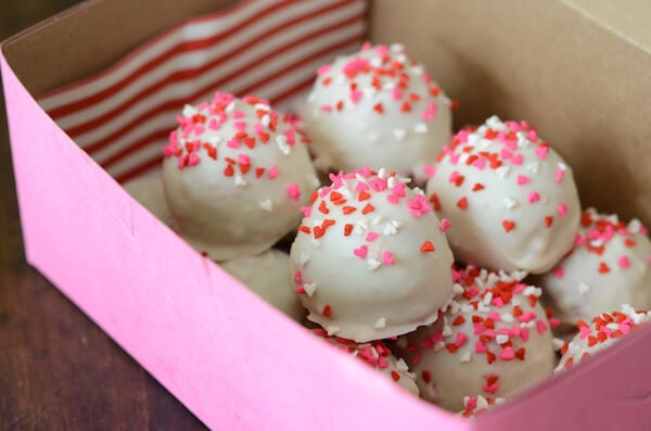 red velvet cake pops